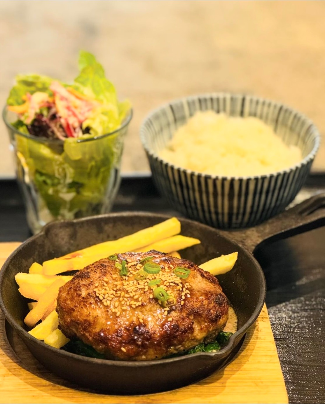 粗挽き ハンバーグ定食』|TSUBAKI食堂|ショップニュース|ラクシス フロント