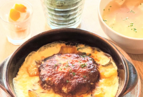18区丼『瀬谷第二小学校のみんなと考えたハンバーグラタン』