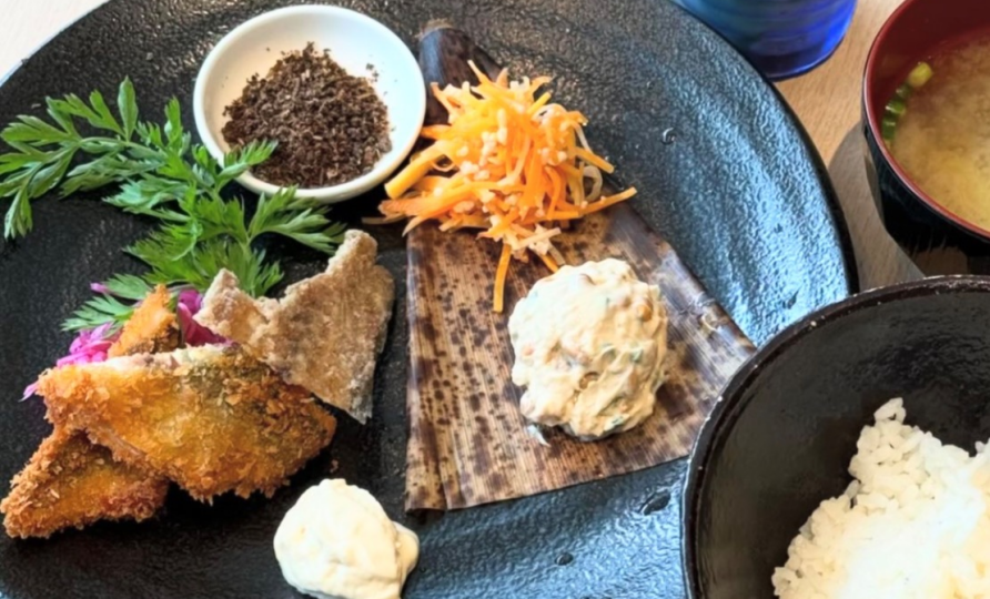 『一汁三菜のっけて丼』